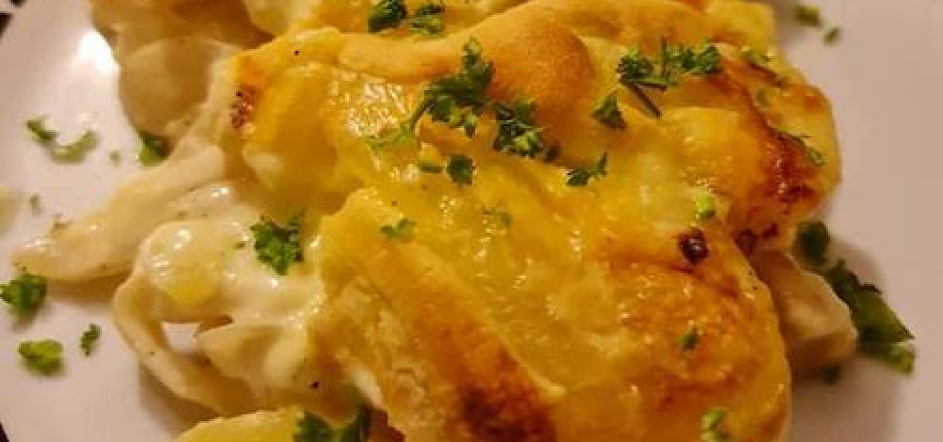 Καπνιστό Χοιρινό με πατάτες και τυρί…μια πολύ δημοφιλής συνταγή γιατί είναι πολύ εύκολη